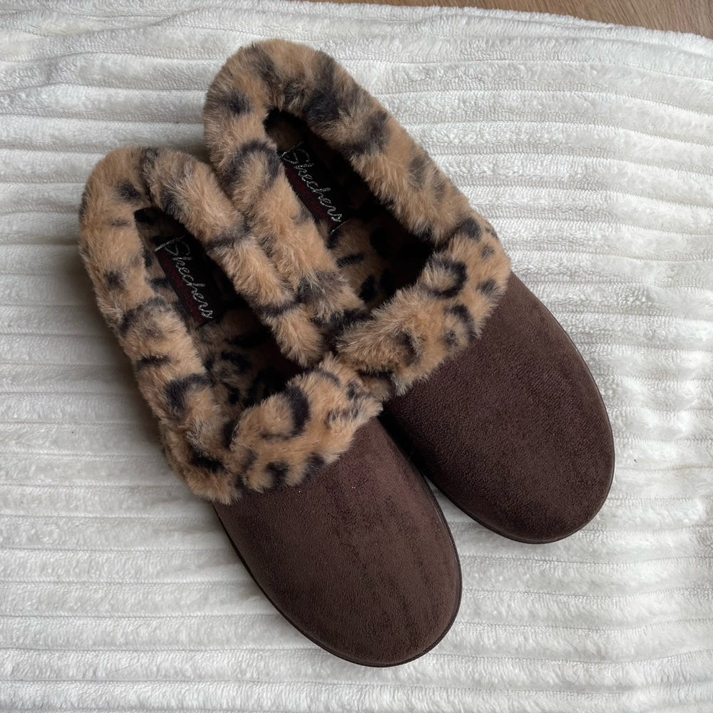 Skechers NWOT memory foam leopard print slippers